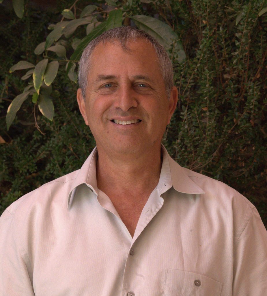 ד"ר אייל דוידסון הוא מרצה של מכללת הרצוג בחוג לתואר ראשון ללימודי ארץ ישראל