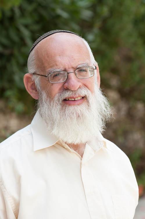 בן ציון רבי מרצה במכללה האקדמית הרצוג