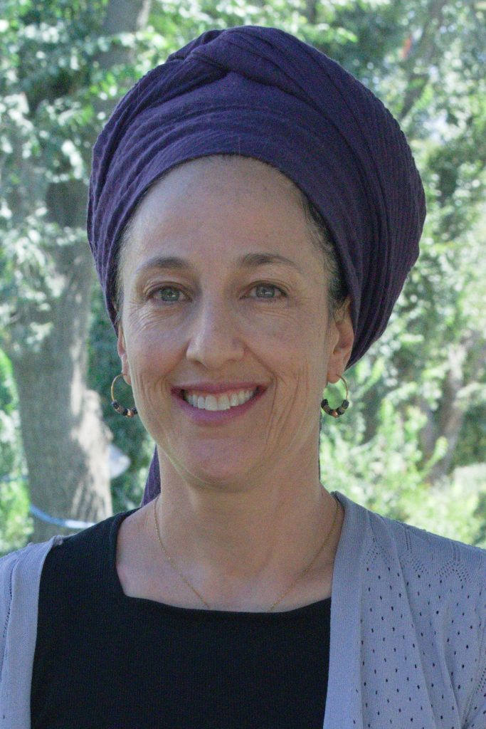 תהילה אמר מרצה בחוג לתואר שני בטיפול באומנות במכללת הרצוג