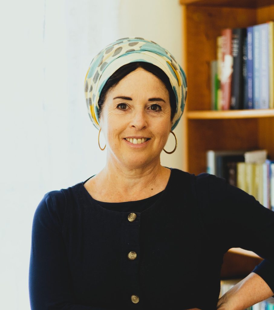 תניה רגב היא מרצה ללימודים כלליים של המכללה האקדמית הרצוג